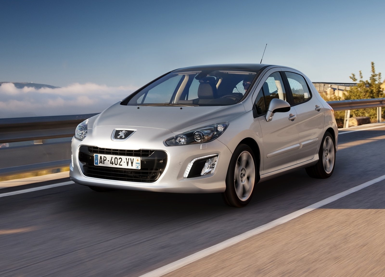 Peugeot 308 facelift exterior