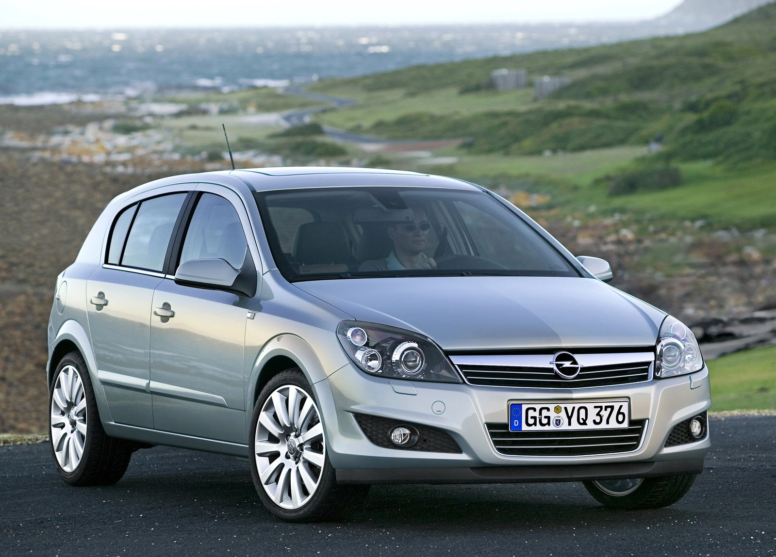 Opel Astra H fata