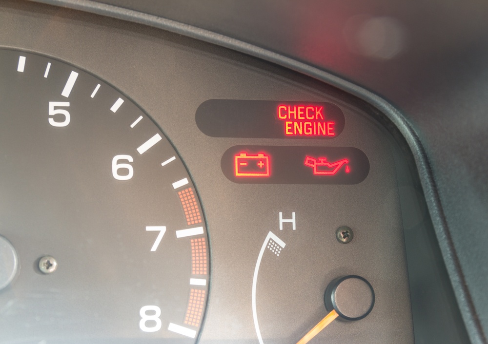 Ce este martorul Check Engine