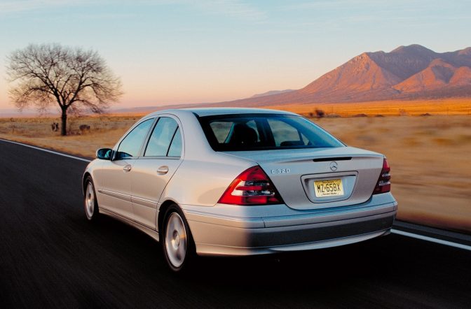 Mercedes Clasa C spate