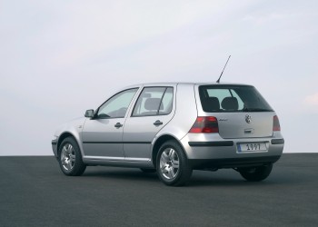 Volkswagen-Golf_IV