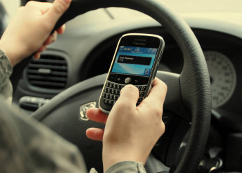Telefon la volan