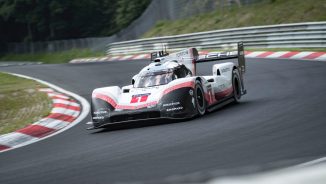 Porsche a spulberat recordul pentru parcurgerea unui tur pe circuitul Nurburgring: 5:19.55